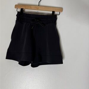 Lululemon Soft Ambitions High Rise Short 3.5” Black Size 0‎